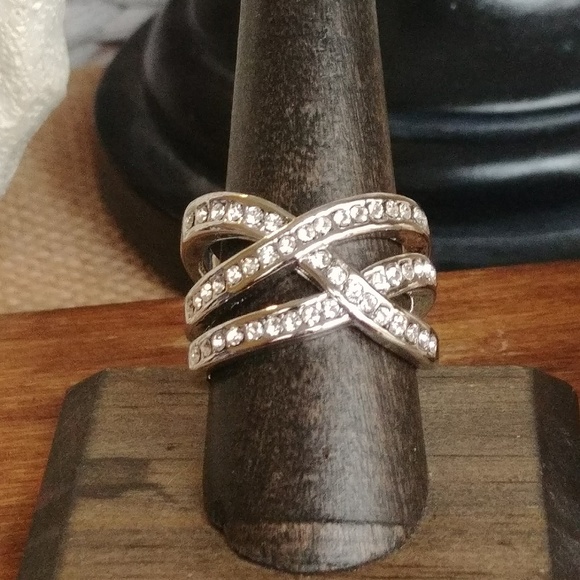 Chrystal Criss-Cross Ring - Picture 2 of 5